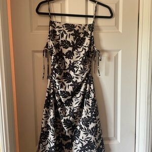 Gianni Bini Black and Beige Leaf Print Dress